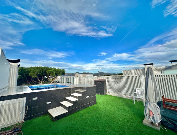 Duplex en venta en Paseo GARBI, Castelldefels photo 1