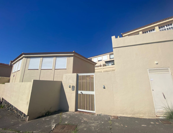 Chalet adosado en venta en  Calle Cortés , El Rosario photo 2