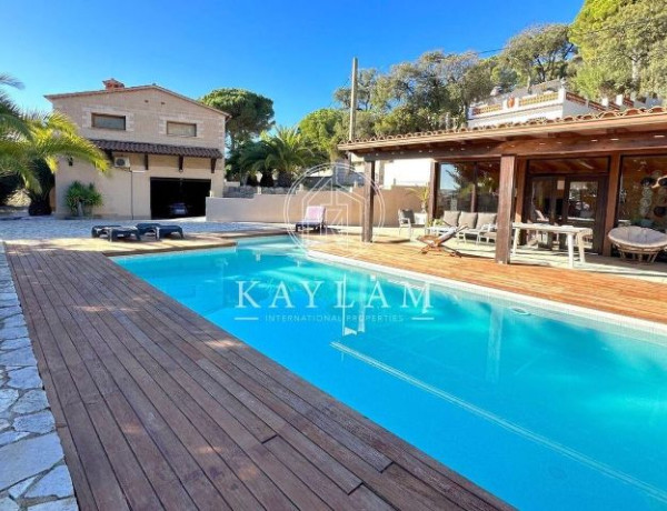 Detached villa for sale in Calle de la Volta de l'arboç, Santa Cristina d'Aro photo 1