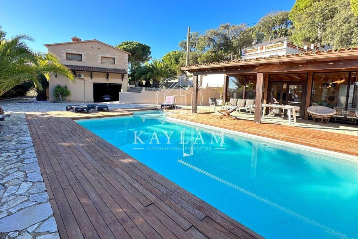 Sale of independent chalet in Calle de la Volta de l'arboç, Santa Cristina d'Aro
 photo 2