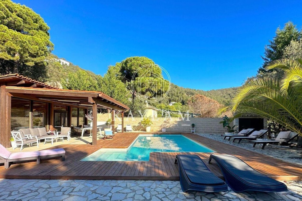 Sale of independent chalet in Calle de la Volta de l'arboç, Santa Cristina d'Aro
 photo 3