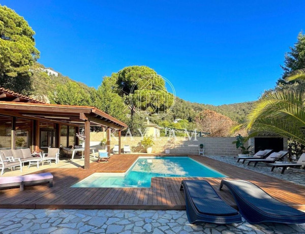 Detached villa for sale in Calle de la Volta de l'arboç, Santa Cristina d'Aro thumbnail 2