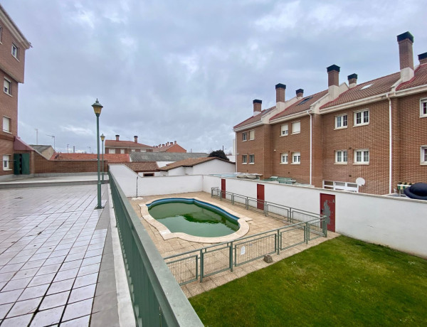 Semi-detached house for sale in  Calle Sauces , Valladolid photo 4