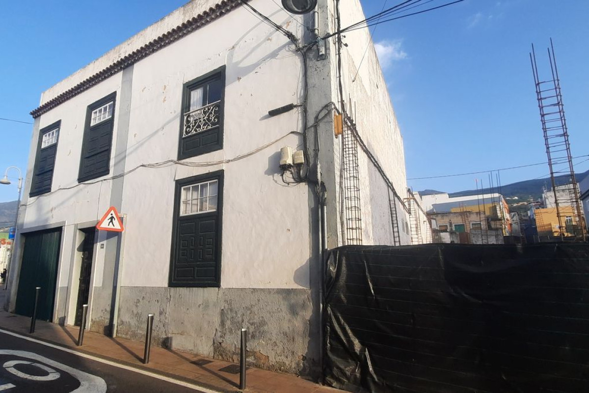 Venta de chalet adosado en Calle Real , Los Realejos photo 1