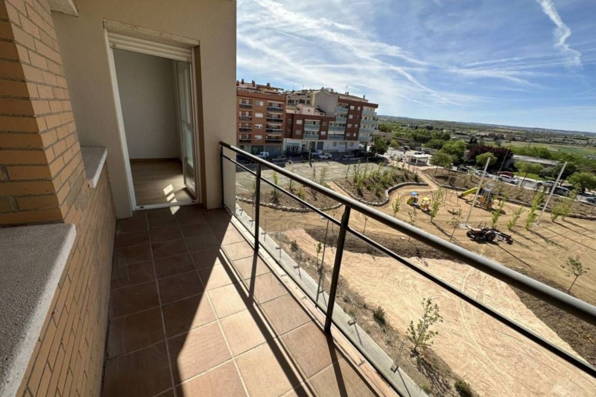 Dúplex en venta en calle de Pau Casals, Таррега
 photo 2