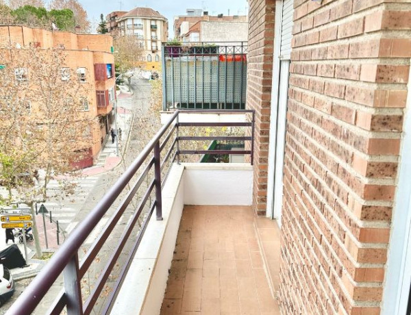 Дуплекс на продажу в Travesía SANTA CATALINA, Majadahonda photo 2