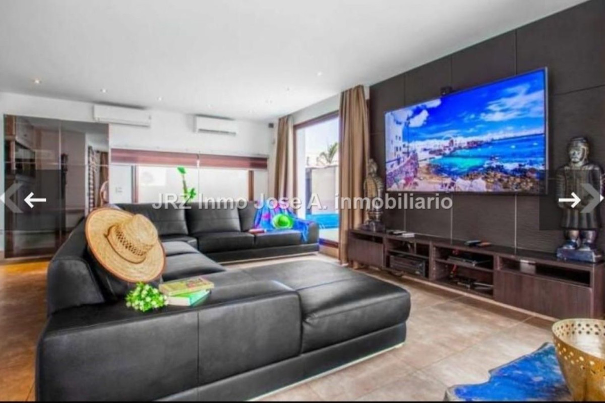 Sale of townhouse in  Urb. Montaña Roja , Yaiza photo 5