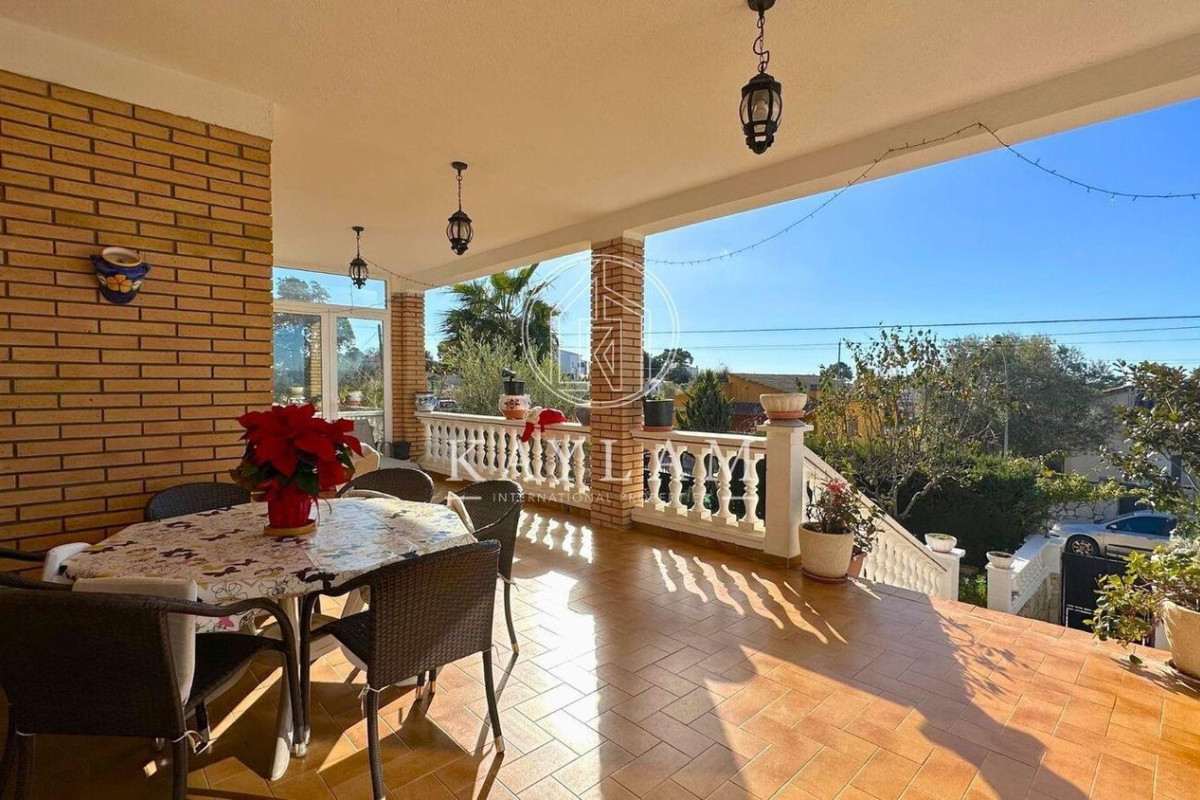 Sale of independent chalet in Avenida Rafael Albertí, Lloret de Mar
photo 3