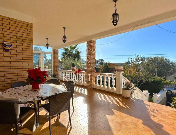 Detached villa for sale in Avenida Rafael Albertí, Lloret de Mar thumbnail 2