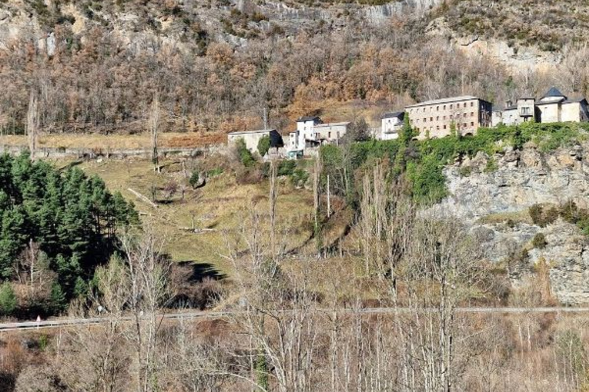 Terreno en venta en Sahun, Huesca photo 1
