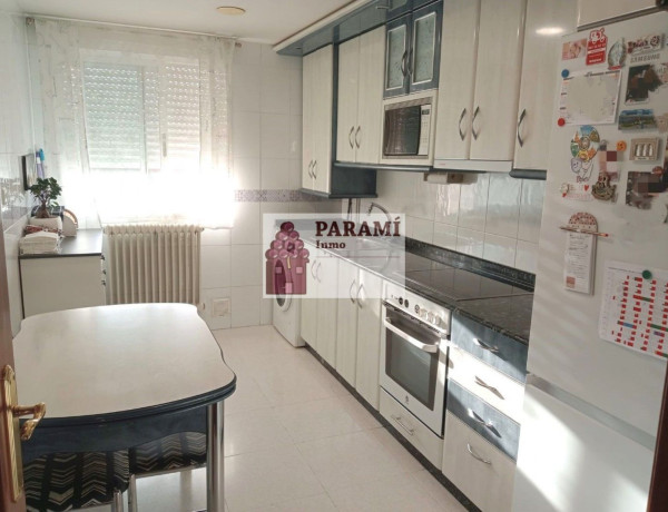 Piso en venta en , Lardero photo 1