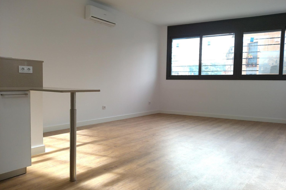 Продажа квартиры на Avenida de Sant Esteve, Кастельяр-дель-Вальес
 photo 4
