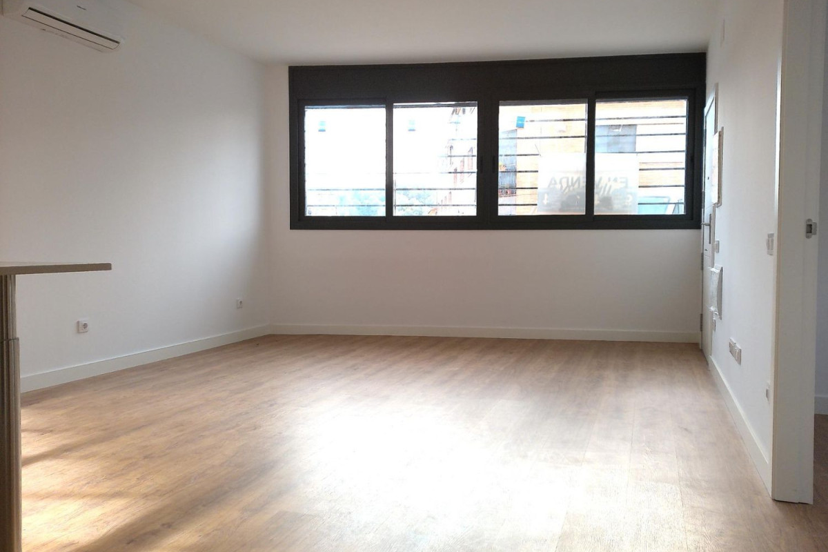 Продажа квартиры на Avenida de Sant Esteve, Кастельяр-дель-Вальес
 photo 5