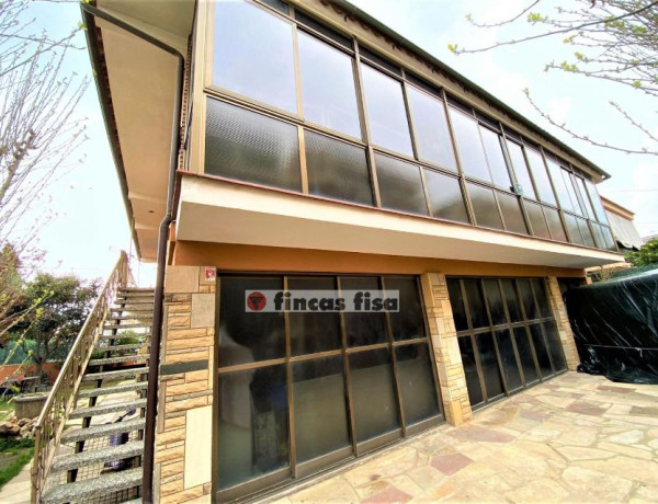 Chalet independiente en venta en Can Farrerons , Premiá de Mar photo 1
