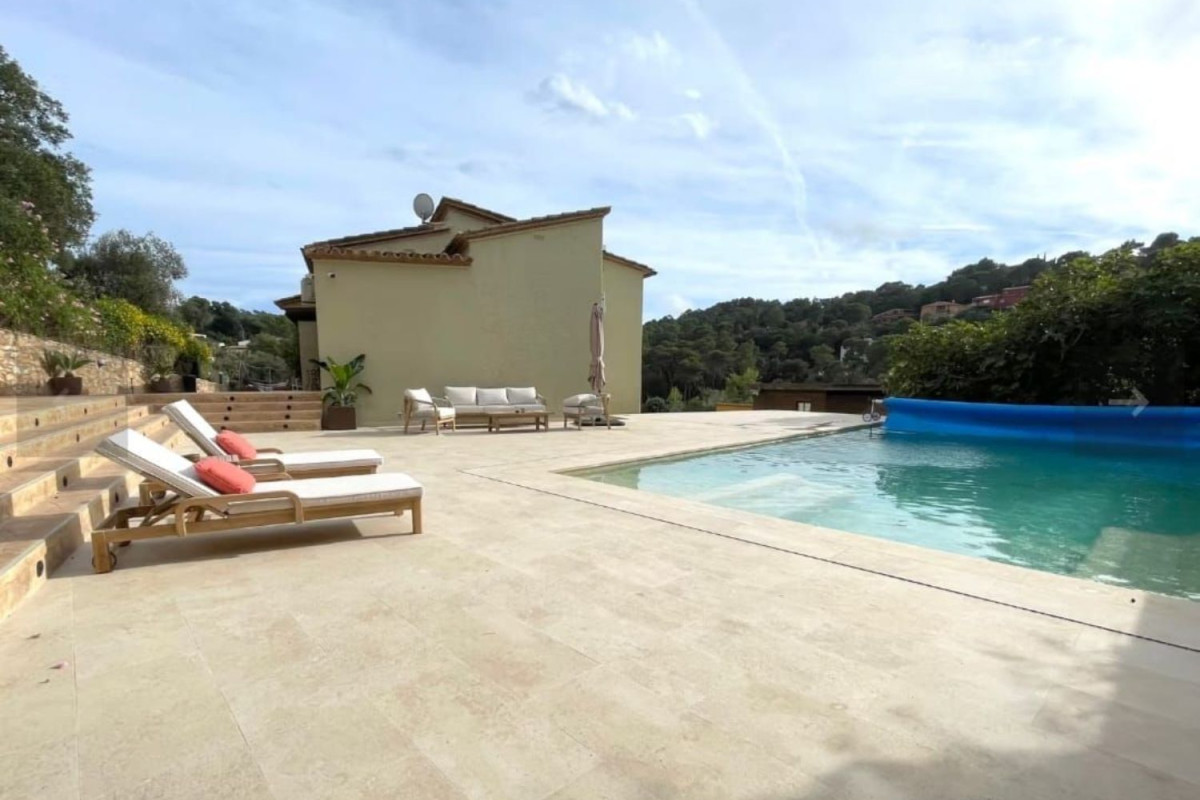 Sale of independent chalet in Calle de Ramon Llull, Begur
photo 3