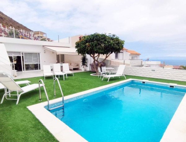 Chalet independiente en venta en Galicia s/n, Adeje photo 1