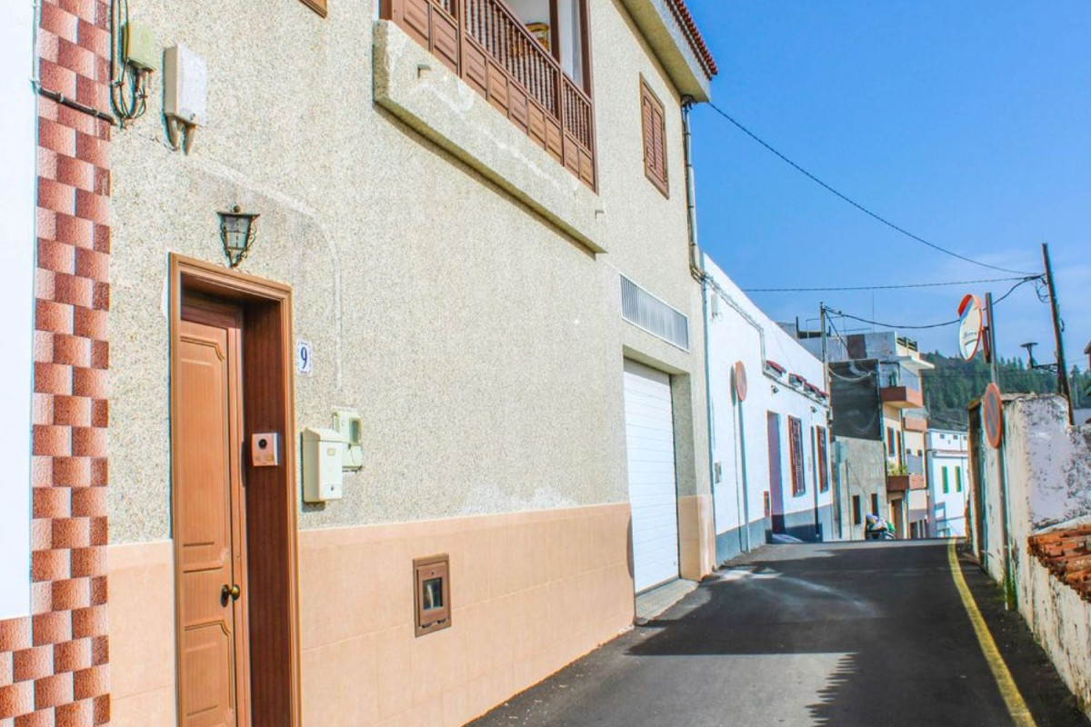 Sale of townhouse in Calle Paraíso, 9 , Santiago del Teide photo 2
