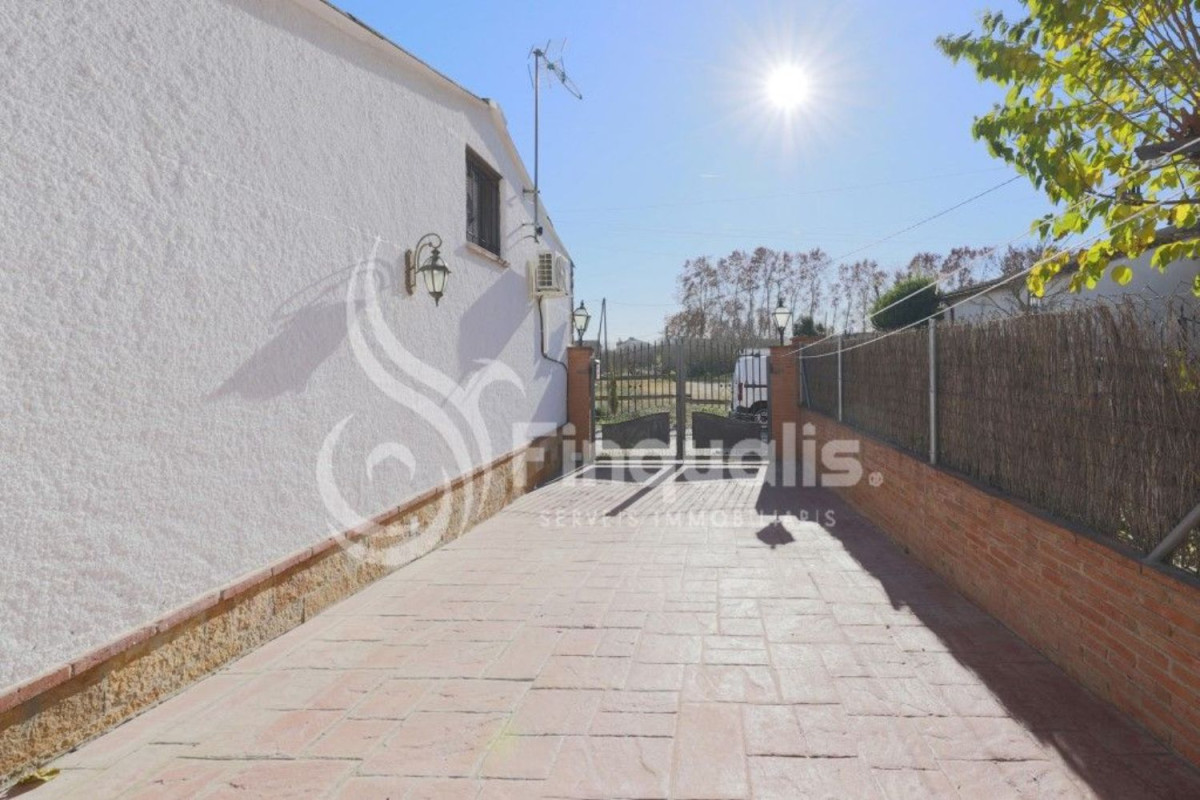 Venta de chalet adosado en , Santa Eulàlia de Ronçana photo 5