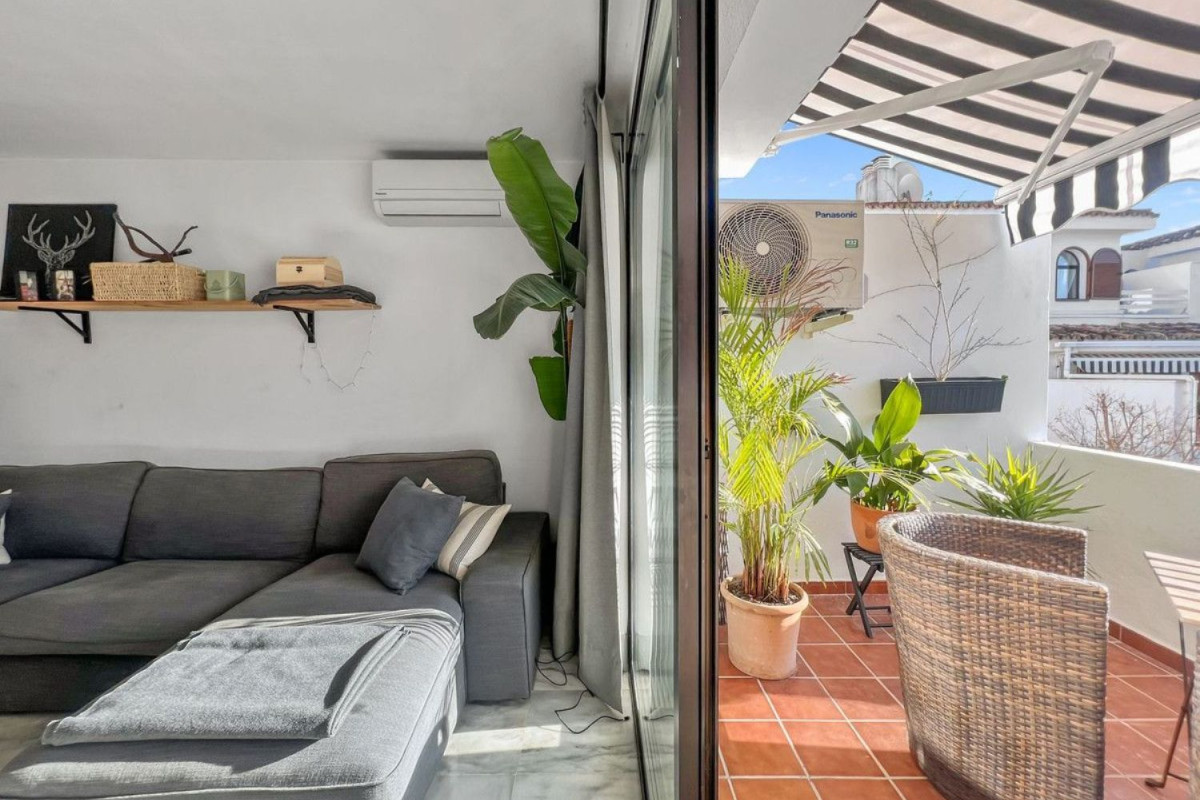 Venta de chalet adosado en URB. ABAYALDE , Estepona photo 5