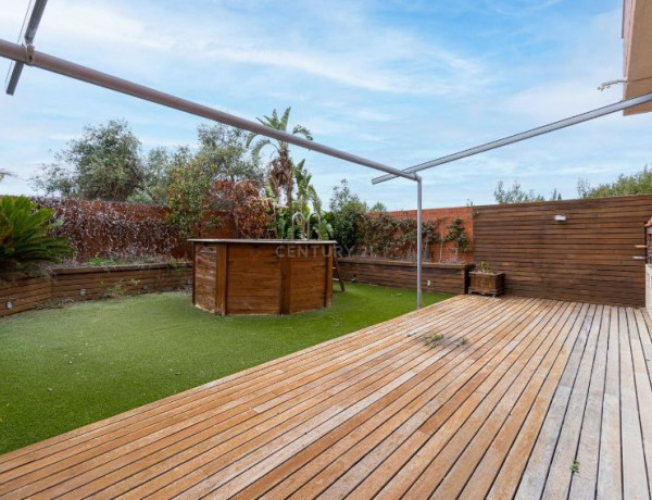 Semi-detached house for sale in  Calle de Gimbernat, 13 , Cambrils photo 1