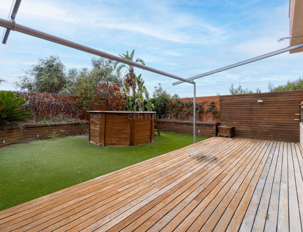 Semi-detached house for sale in  Calle de Gimbernat, 13 , Cambrils photo 2
