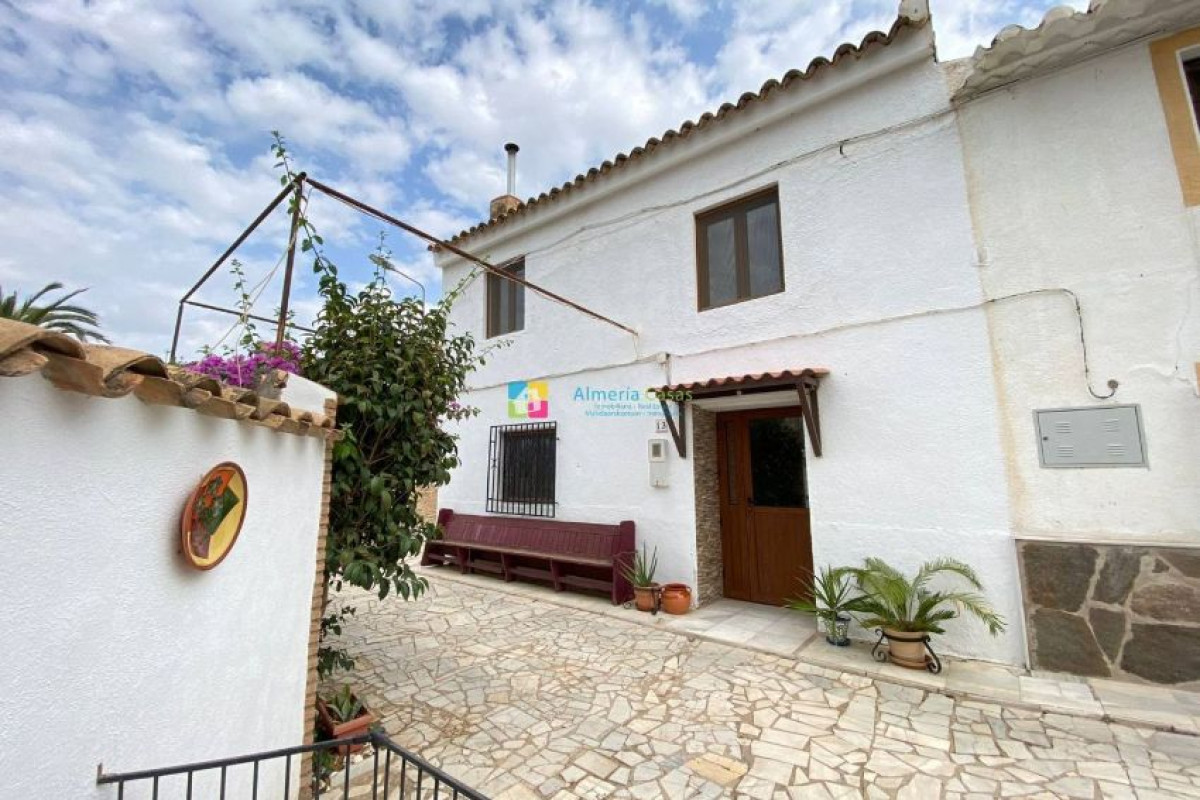Propiedades en venta y alquiler en España photo 1
