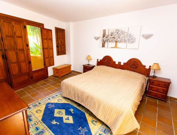 First floor for sale in Calle Marejadilla, Torrevieja thumbnail 2