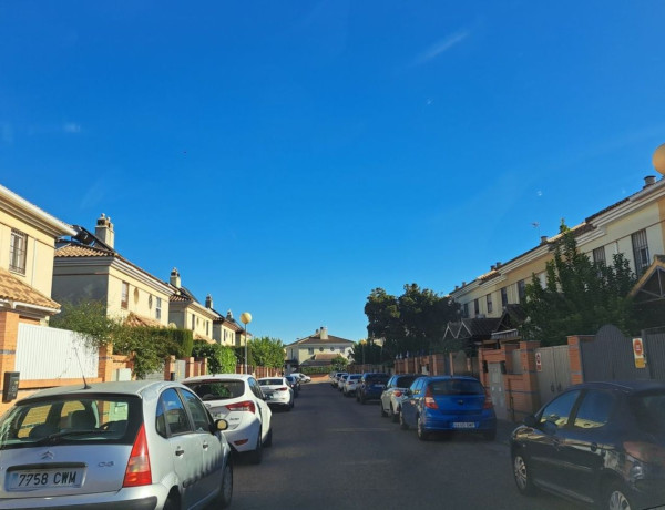 Таунхаус на продажу в Urb. Zona Centro , Mairena del Aljarafe thumbnail 1