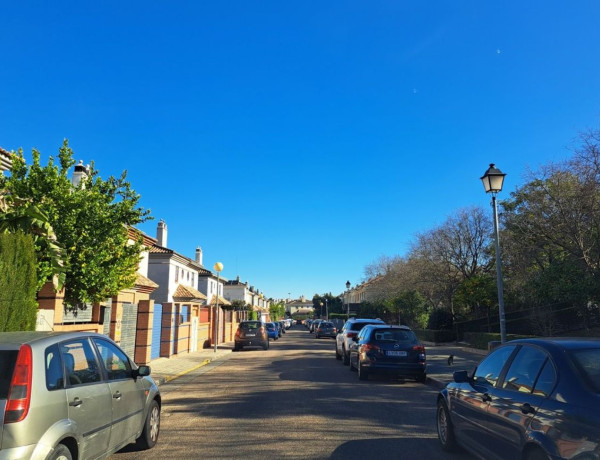 Таунхаус на продажу в Urb. Zona Centro , Mairena del Aljarafe thumbnail 2