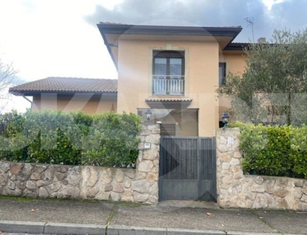 Chalet adosado en venta en , Villamayor photo 1