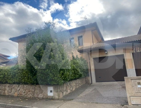 Chalet adosado en venta en , Villamayor thumbnail 2