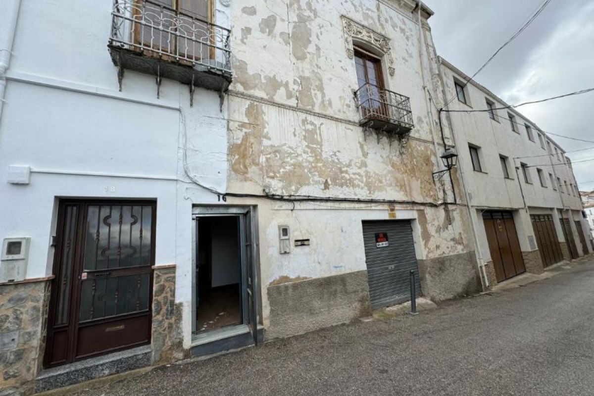 Venta de chalet adosado en , Martos photo 1