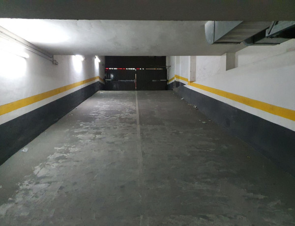 Garaje en venta en  Calle del Periodista José Ombuen, 4 , València photo 1