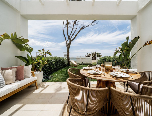 Chalet adosado en venta en Benamara - Atalaya , Estepona thumbnail 1