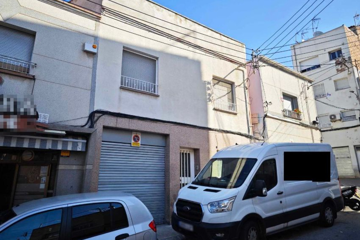 Venta de bajo en Calle de Gandia, 31, Terrassa
photo 1