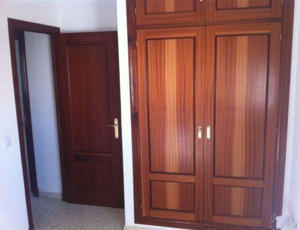 Piso en venta en  Avenida Félix Rodríguez de la Fuente, 75, Chipiona photo 3