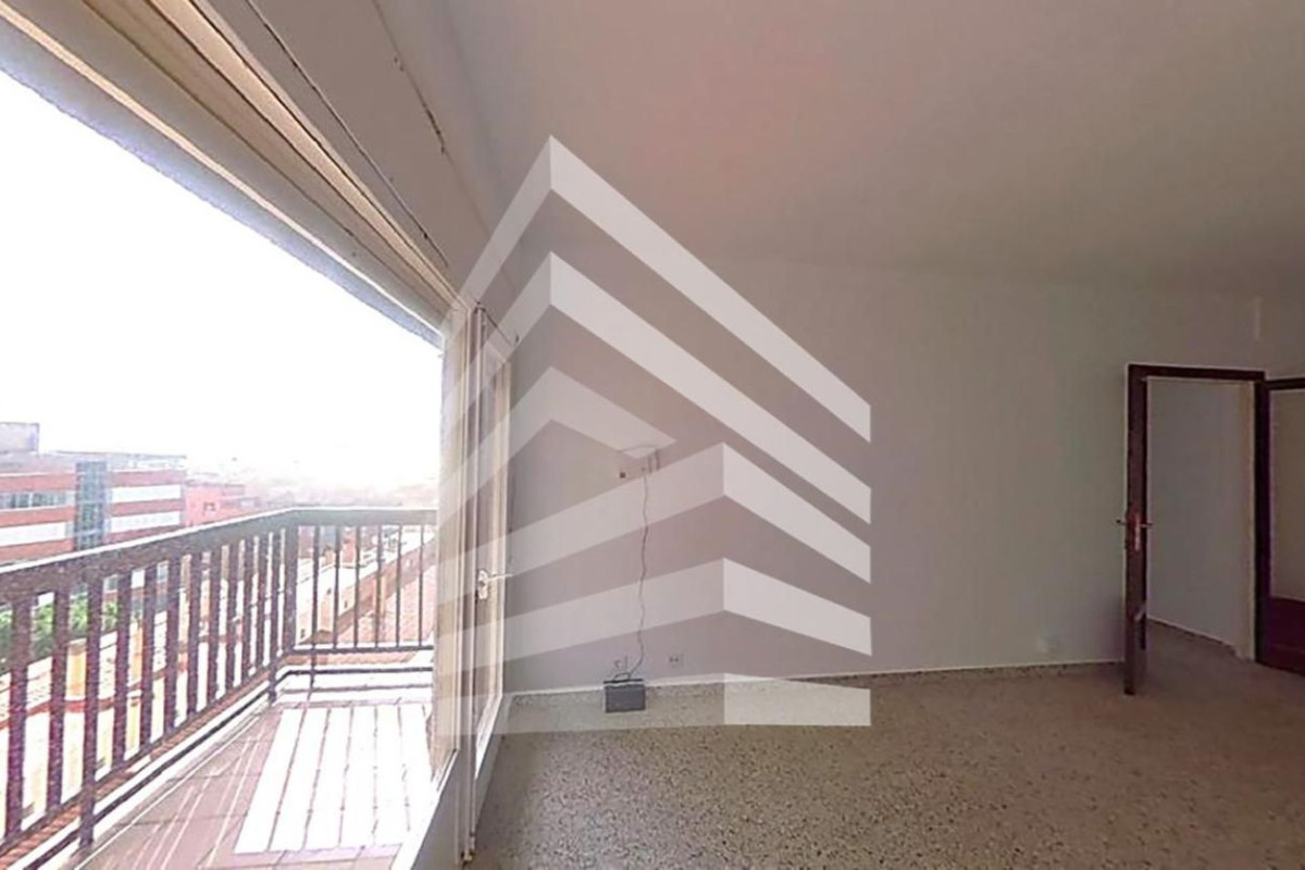 Продажа квартиры на Avenida d'Amèrica, Матаро
photo 1