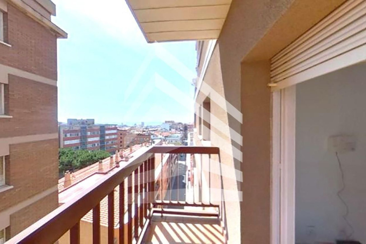 Продажа квартиры на Avenida d'Amèrica, Матаро
photo 4