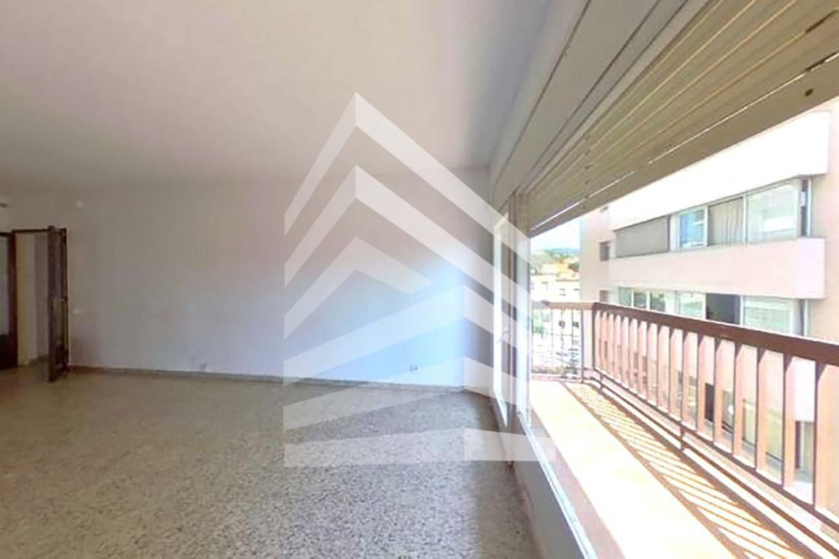 Продажа квартиры на Avenida d'Amèrica, Матаро
photo 5