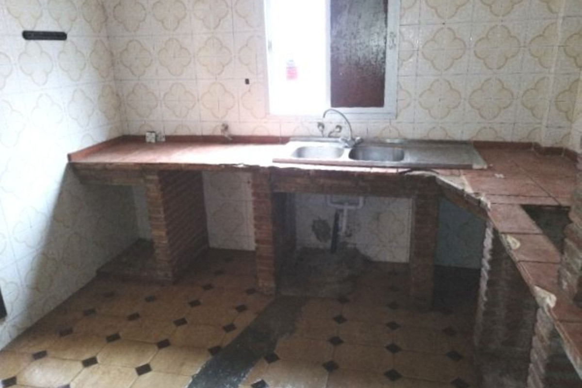 Sale of townhouse in  Teruel , Algeciras photo 3