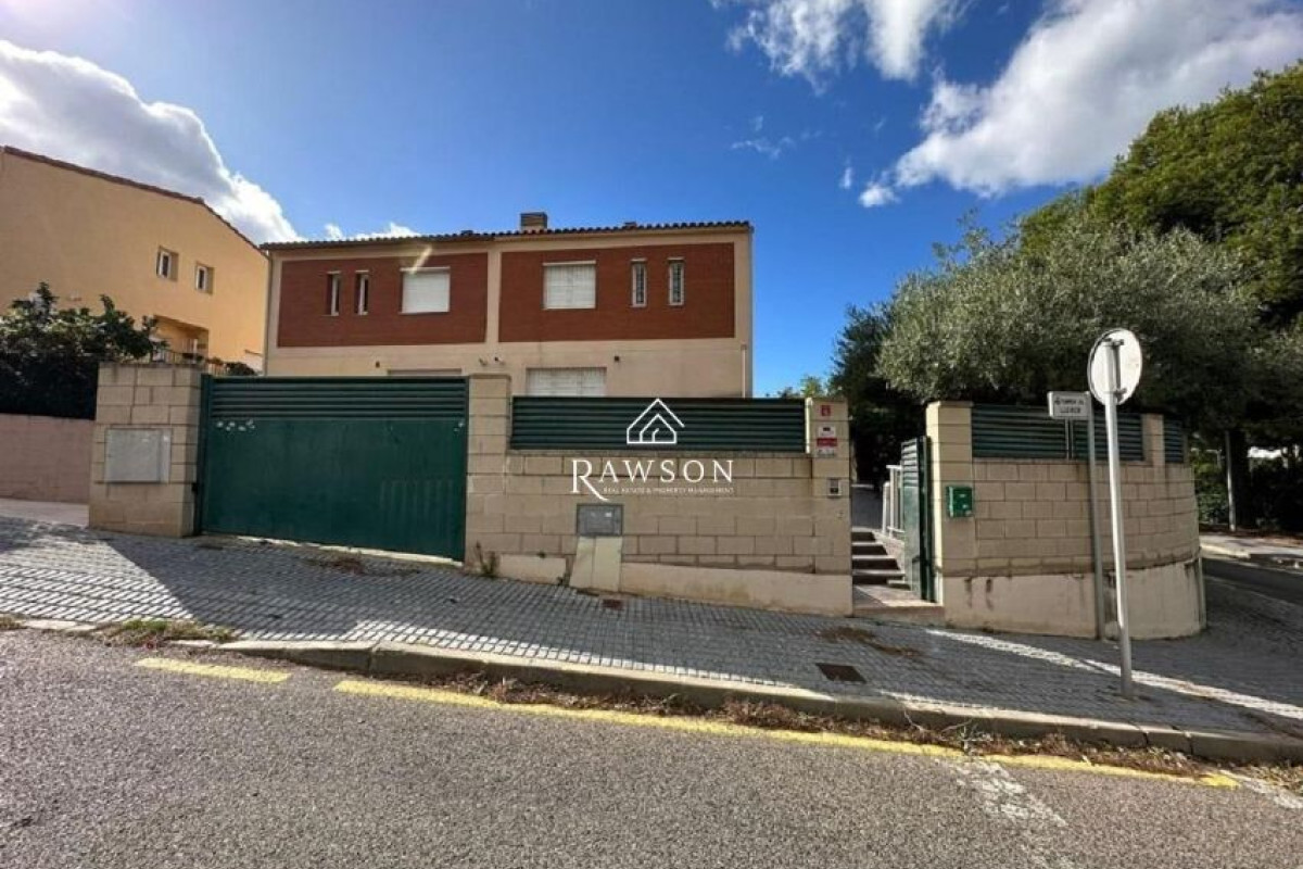 Sprzedaż szeregowego domku w Calle del Llorer , Salou photo 1