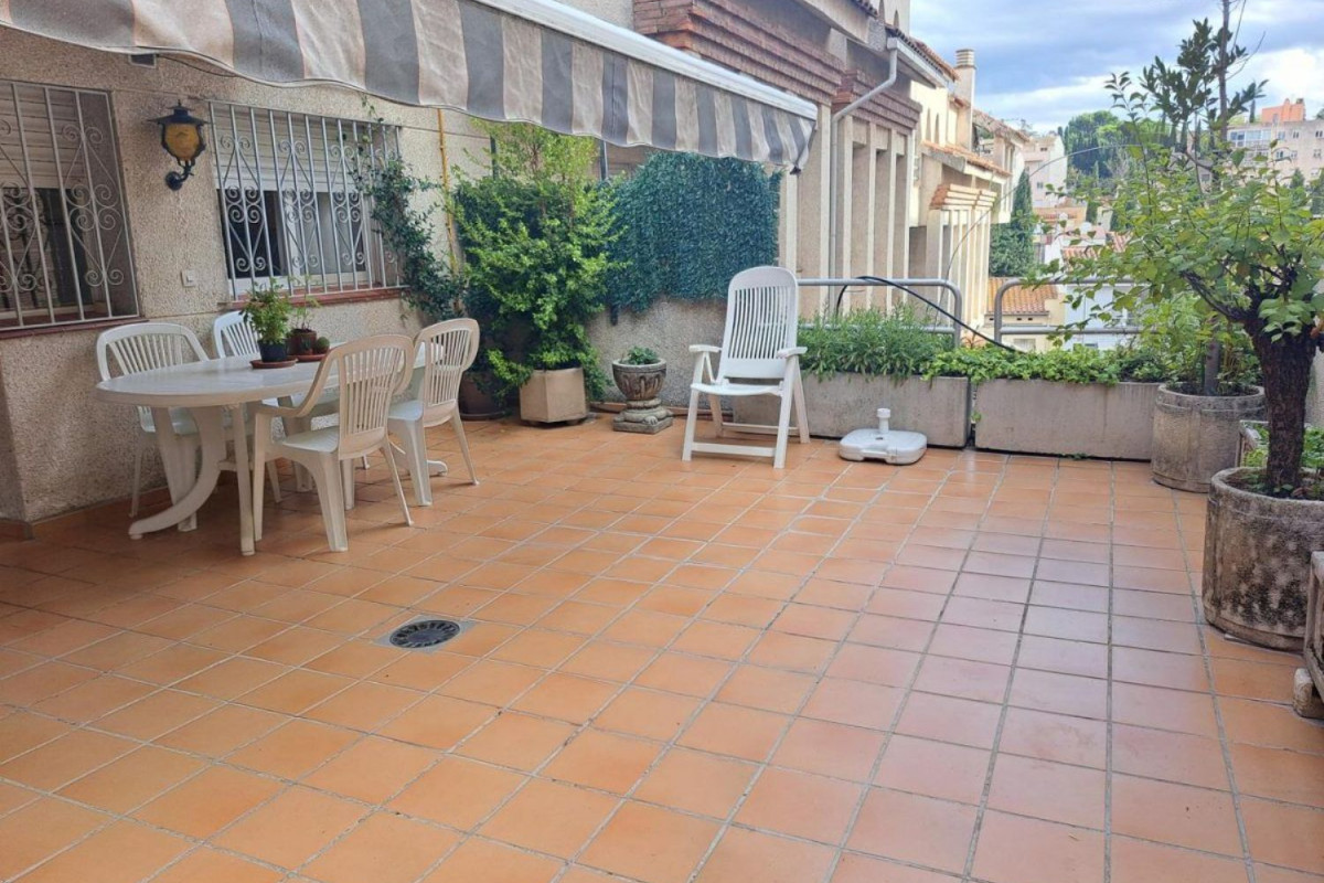Sprzedaż szeregowego domku w Calle d'Avinyonet, 4 , Figueres photo 2