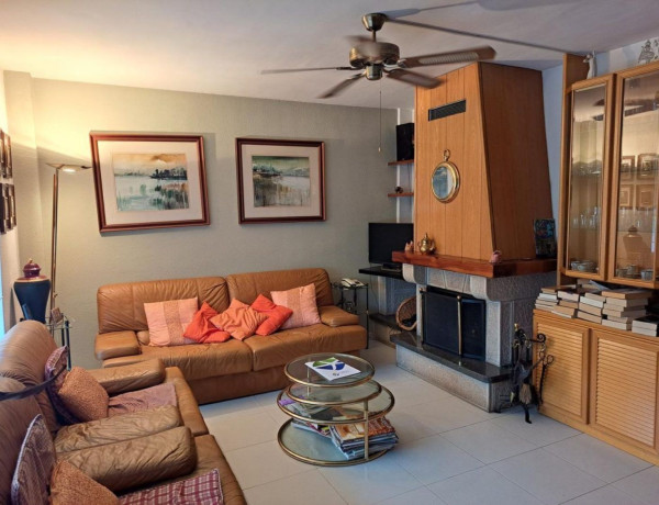 Chalet adosado en venta en Calle d'Avinyonet, 4 , Figueres thumbnail 2