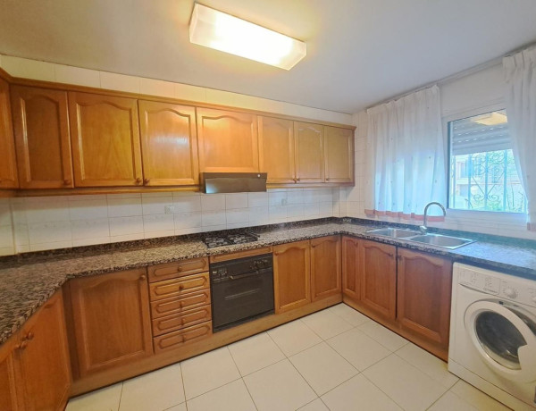 Chalet adosado en venta en  Calle d'Avinyonet, 4 , Figueres photo 4