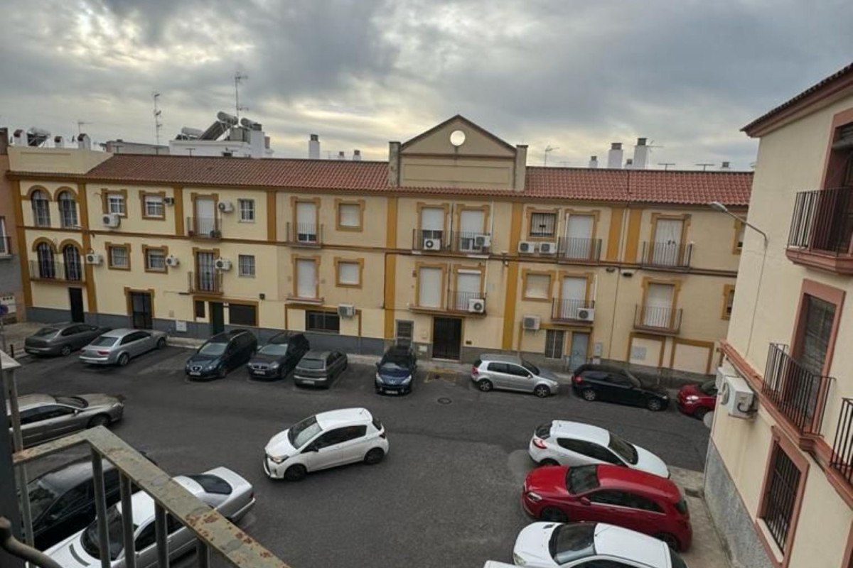 Piso en venta en cervantes, Кория дель Рио
 photo 2
