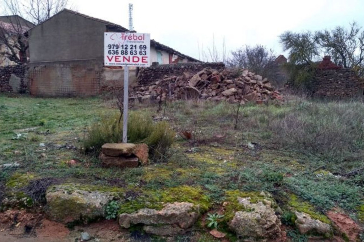 Land for sale in Payo de Ojeda, Palencia photo 1