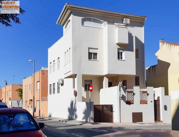 Detached villa for sale in Calle Pájaro Azul, Armilla thumbnail 1