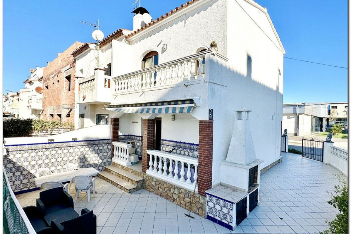 Sprzedaż szeregowego domku w Sant maurici, 181 , Empuriabrava photo 1