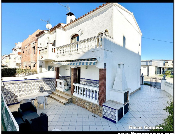 Dom w zabudowie bliźniaczej na sprzedaż w  Sant maurici, 181 , Empuriabrava photo 1