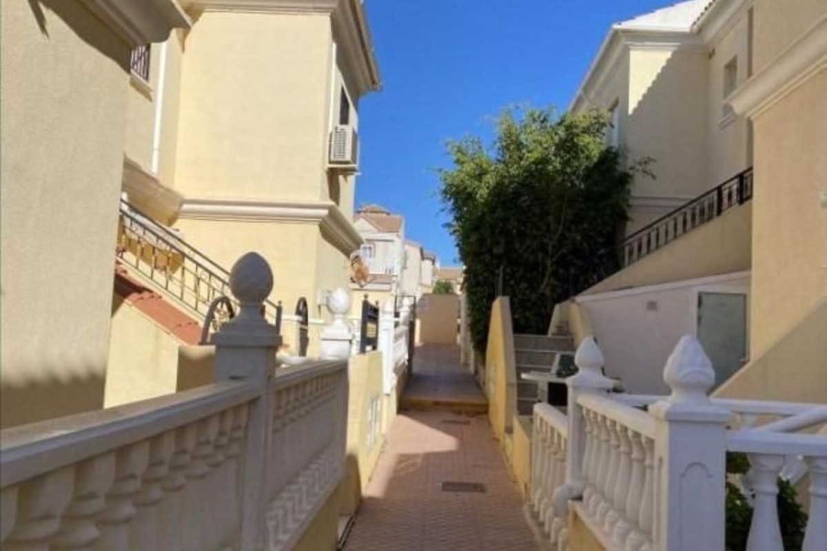 Sale of ground in New Torrevieja - Aguas Nuevas, Torrevieja
 photo 2